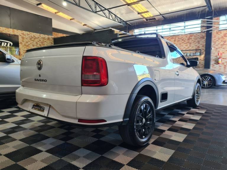 VOLKSWAGEN - SAVEIRO - 2020/2021 - Preta - R$ 67.900,00
