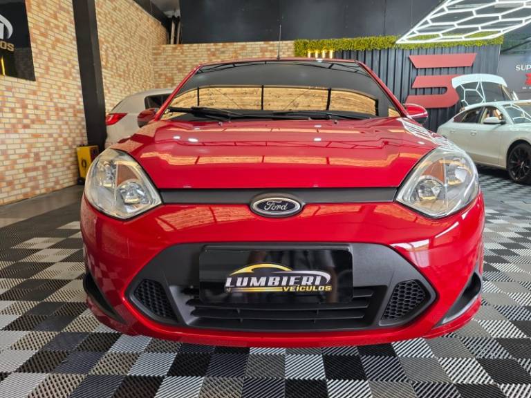 FORD - FIESTA - 2013/2014 - Vermelha - R$ 42.900,00