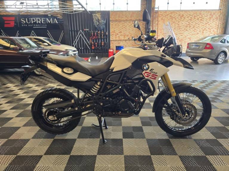 BMW - F 800 - 2013/2013 - Branca - R$ 41.500,00