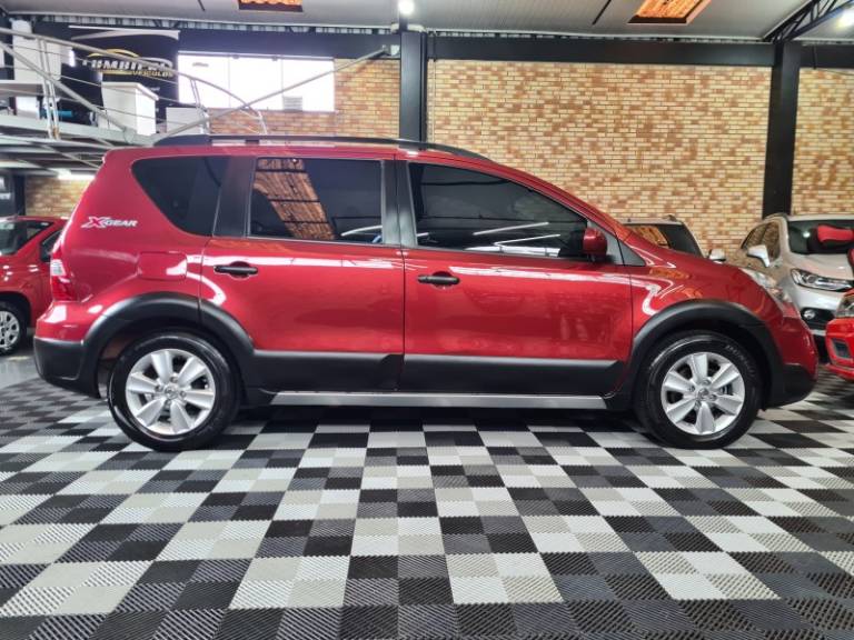 NISSAN - LIVINA - 2011/2012 - Vermelha - R$ 41.900,00