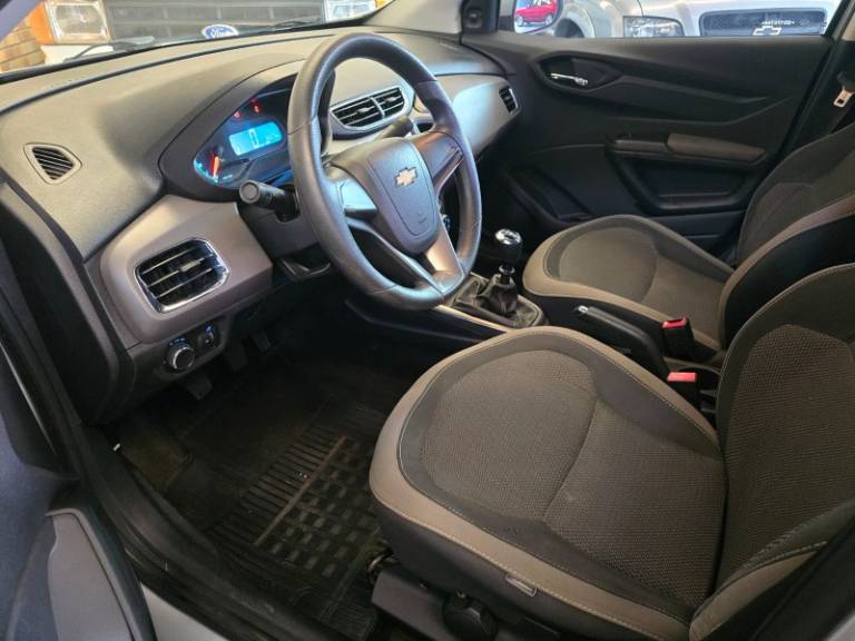 CHEVROLET - PRISMA - 2013/2014 - Prata - R$ 45.900,00