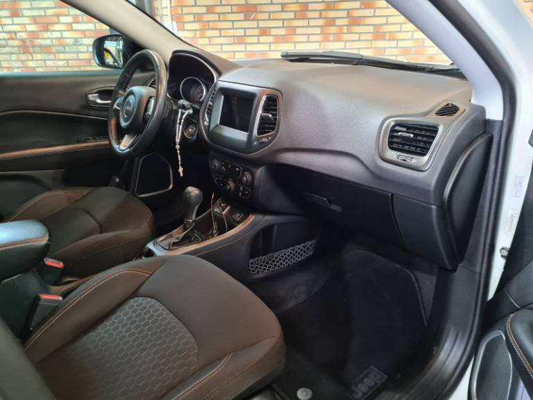 JEEP - COMPASS - 2017/2018 - Branca - R$ 82.900,00