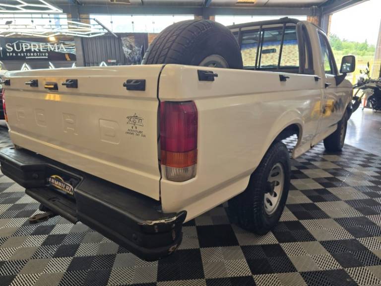 FORD - F-1000 - 1992/1993 - Branca - R$ 59.900,00