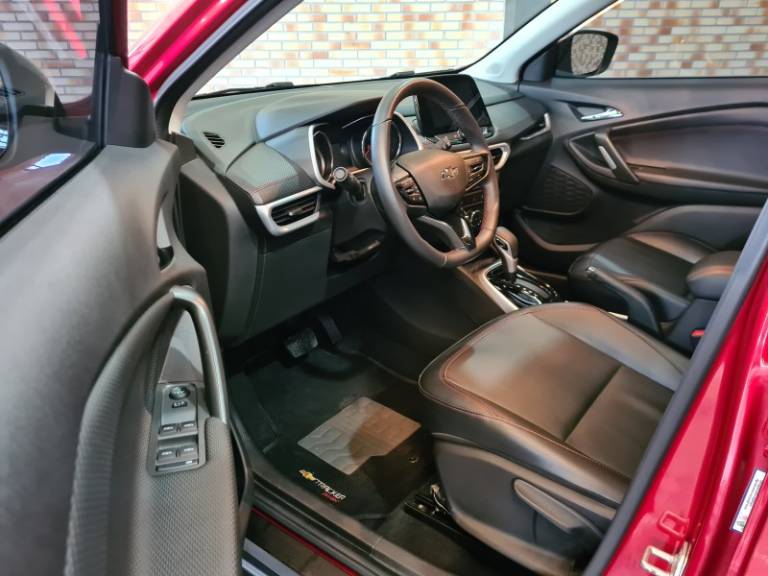 CHEVROLET - TRACKER - 2023/2024 - Vermelha - R$ 142.900,00