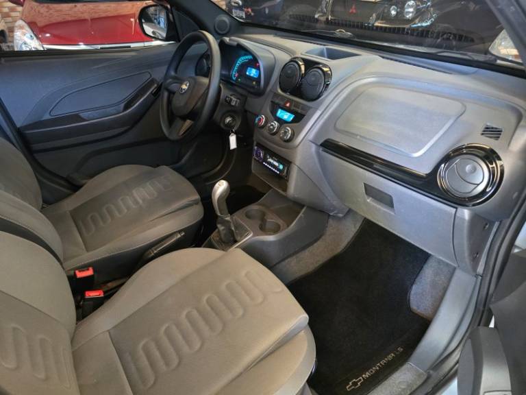 CHEVROLET - MONTANA - 2011/2012 - Prata - R$ 41.900,00