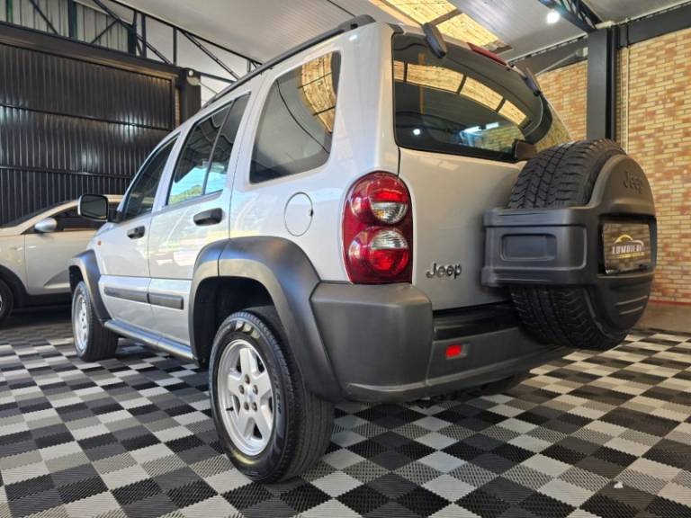 JEEP - CHEROKEE - 2007/2007 - Prata - R$ 55.900,00