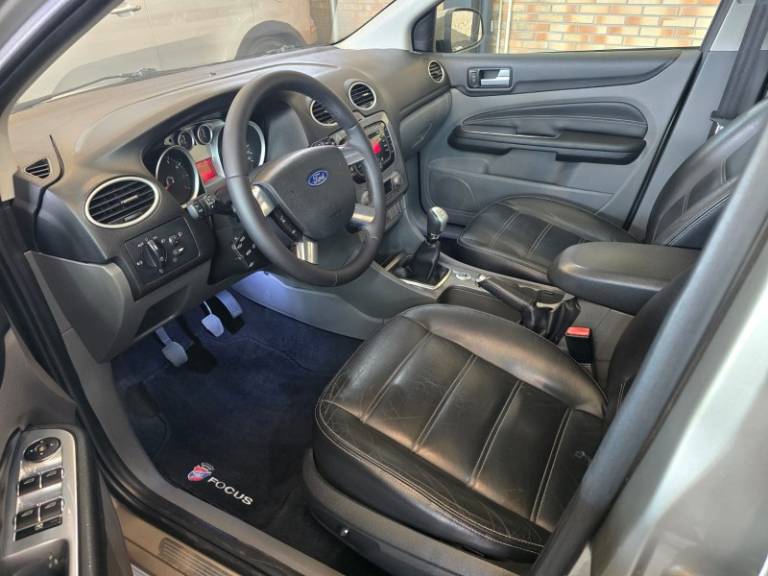 FORD - FOCUS - 2009/2009 - Prata - R$ 39.900,00