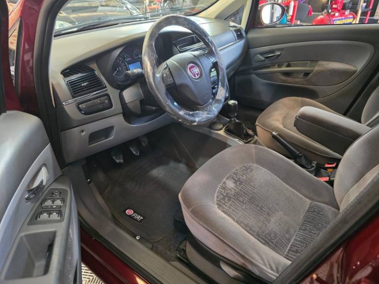 FIAT - LINEA - 2009/2010 - Vermelha - R$ 31.900,00