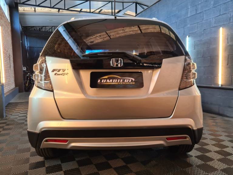 HONDA - FIT - 2013/2013 - Prata - R$ 58.900,00
