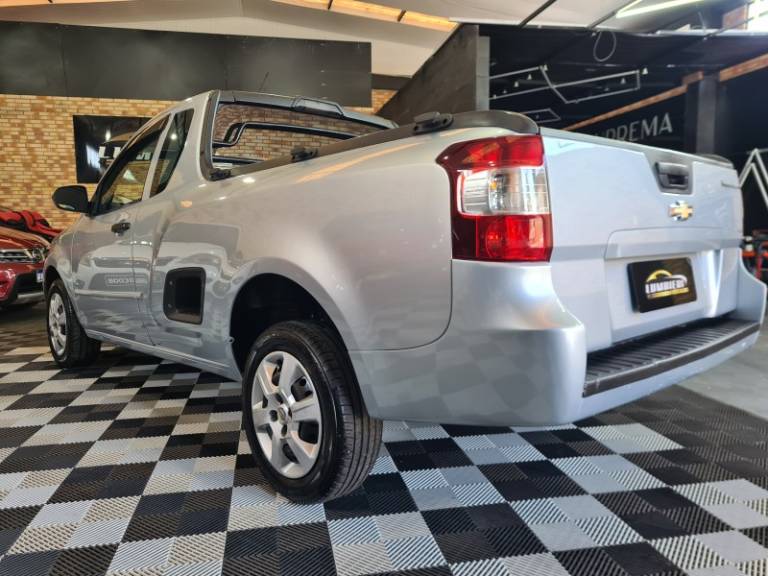 CHEVROLET - MONTANA - 2011/2012 - Prata - R$ 41.900,00