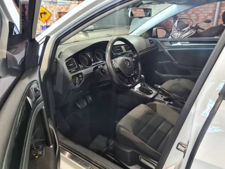 VOLKSWAGEN - GOLF - 2015/2015 - Branca - R$ 86.900,00