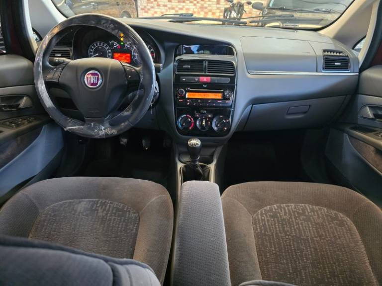 FIAT - LINEA - 2009/2010 - Vermelha - R$ 31.900,00