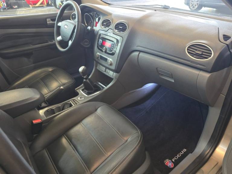 FORD - FOCUS - 2009/2009 - Prata - R$ 39.900,00