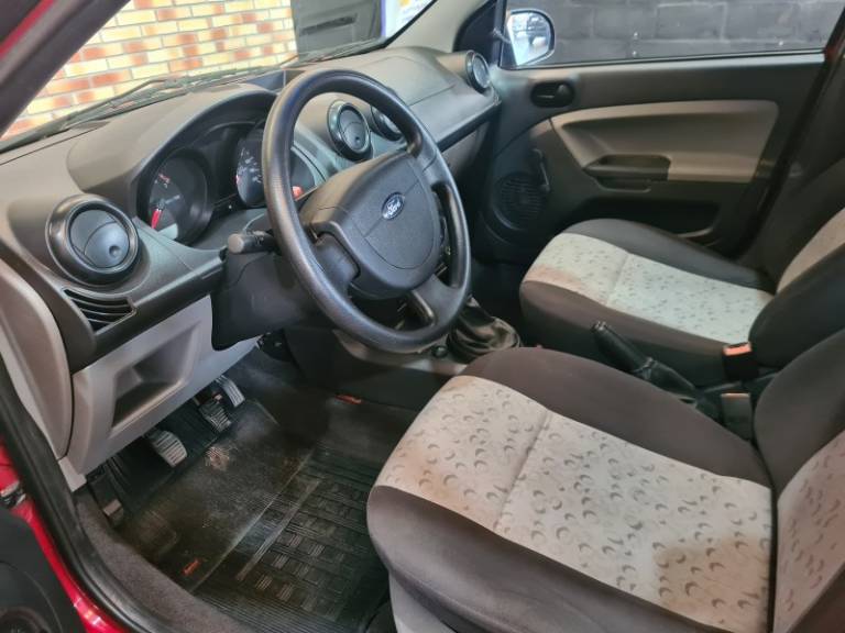 FORD - FIESTA - 2008/2009 - Vermelha - R$ 24.900,00