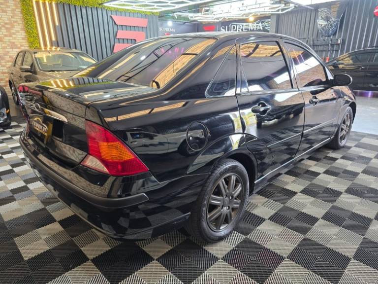 FORD - FOCUS - 2004/2004 - Preta - R$ 23.900,00