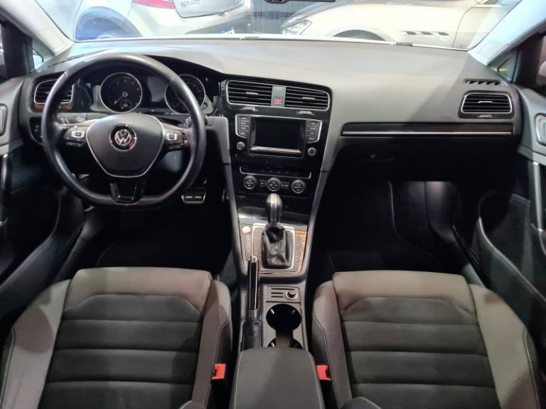 VOLKSWAGEN - GOLF - 2015/2015 - Branca - R$ 86.900,00