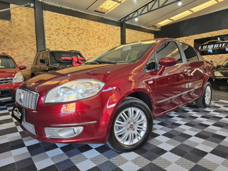 FIAT - LINEA - 2009/2010 - Vermelha - R$ 31.900,00