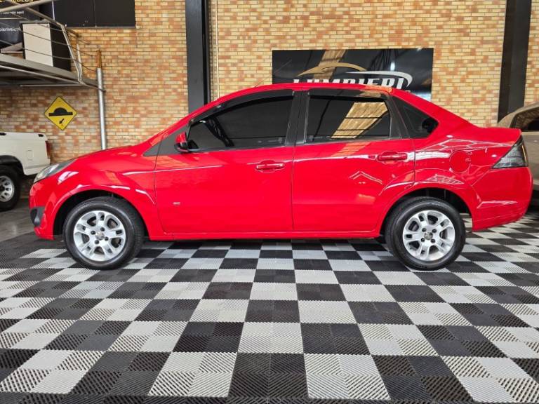 FORD - FIESTA - 2013/2014 - Vermelha - R$ 42.900,00