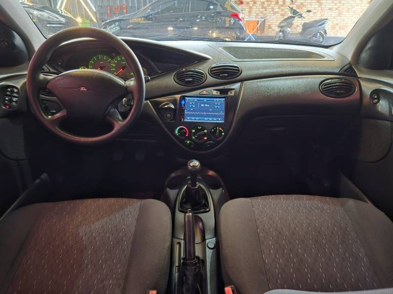 FORD - FOCUS - 2004/2004 - Preta - R$ 23.900,00