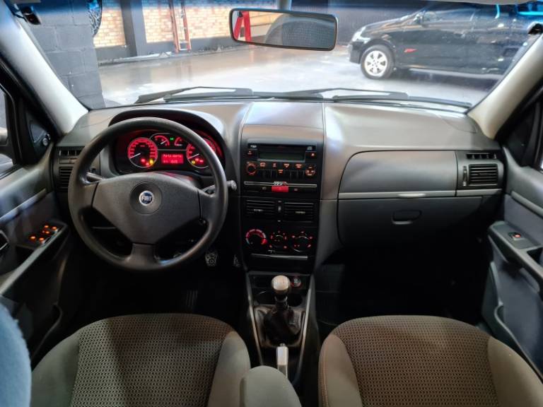 FIAT - PALIO - 2006/2007 - Preta - R$ 35.900,00