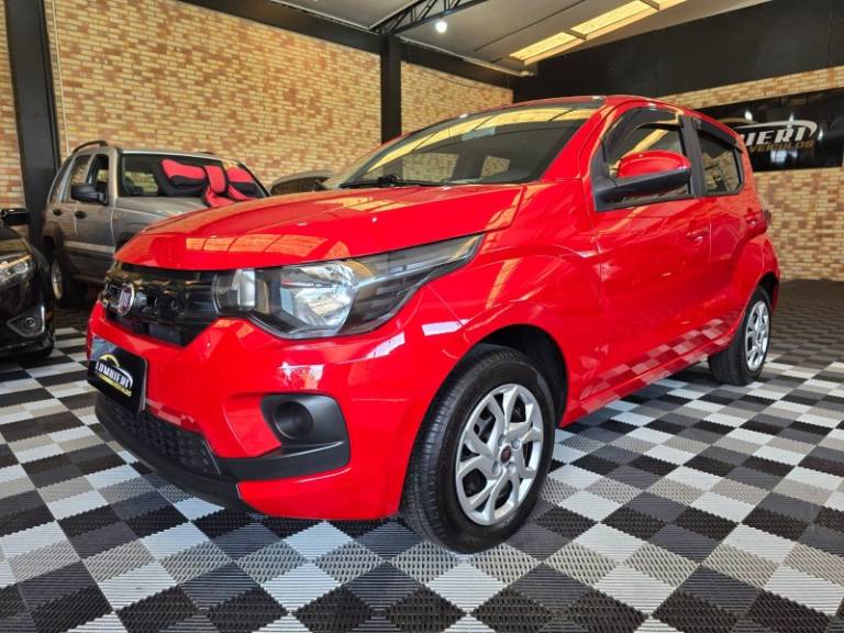 FIAT - MOBI - 2017/2018 - Vermelha - R$ 43.900,00