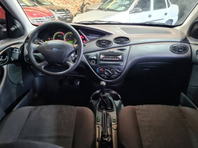 FORD - FOCUS - 2008/2008 - Prata - R$ 27.900,00