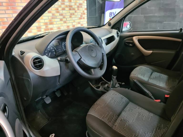 RENAULT - SANDERO - 2009/2009 - Preta - R$ 24.500,00