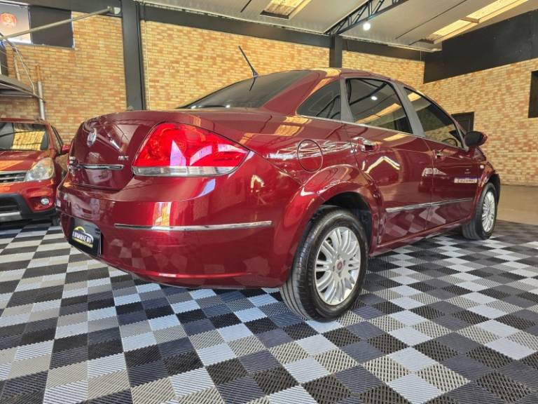 FIAT - LINEA - 2009/2010 - Vermelha - R$ 31.900,00