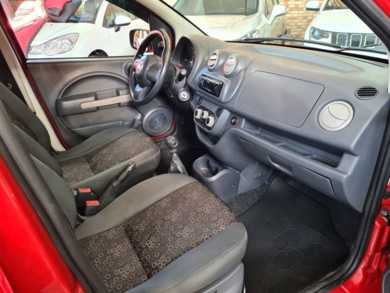 FIAT - UNO - 2011/2012 - Prata - R$ 26.900,00