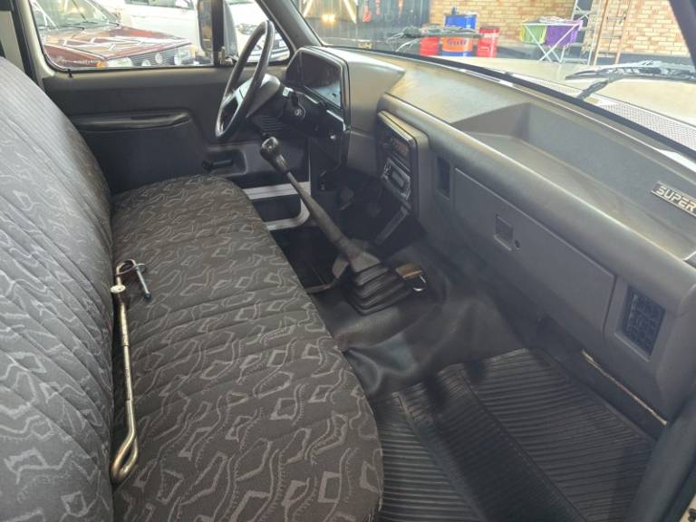 FORD - F-1000 - 1992/1993 - Branca - R$ 59.900,00