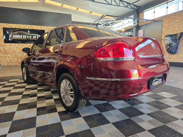 FIAT - LINEA - 2009/2010 - Vermelha - R$ 31.900,00