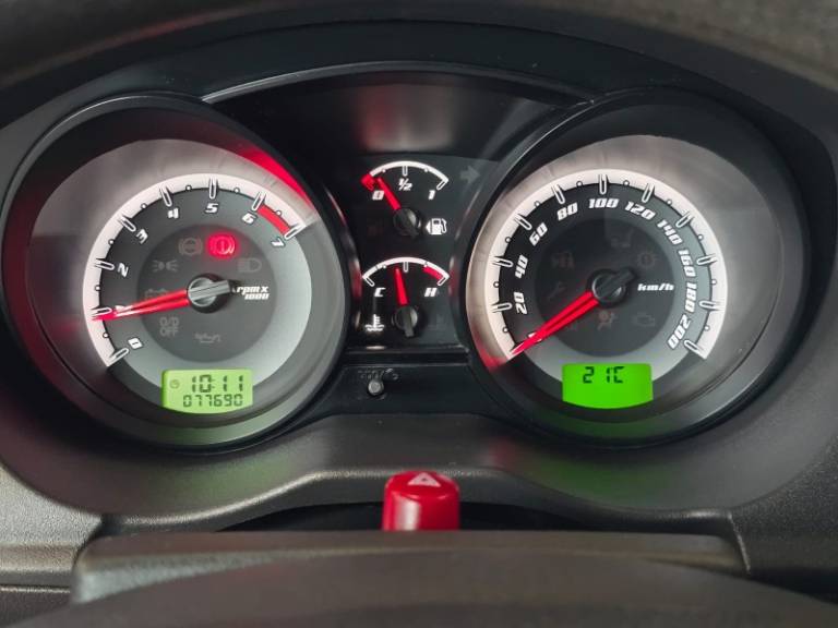 FORD - FIESTA - 2013/2014 - Vermelha - R$ 42.900,00