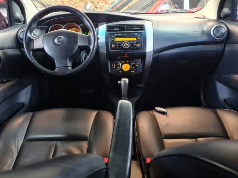 NISSAN - LIVINA - 2011/2012 - Vermelha - R$ 38.900,00