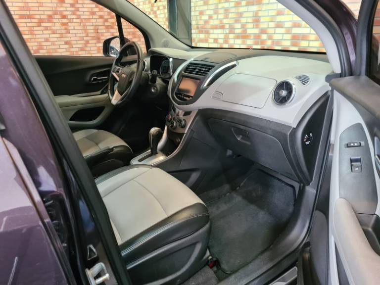 CHEVROLET - TRACKER - 2015/2016 - Roxa - R$ 77.900,00