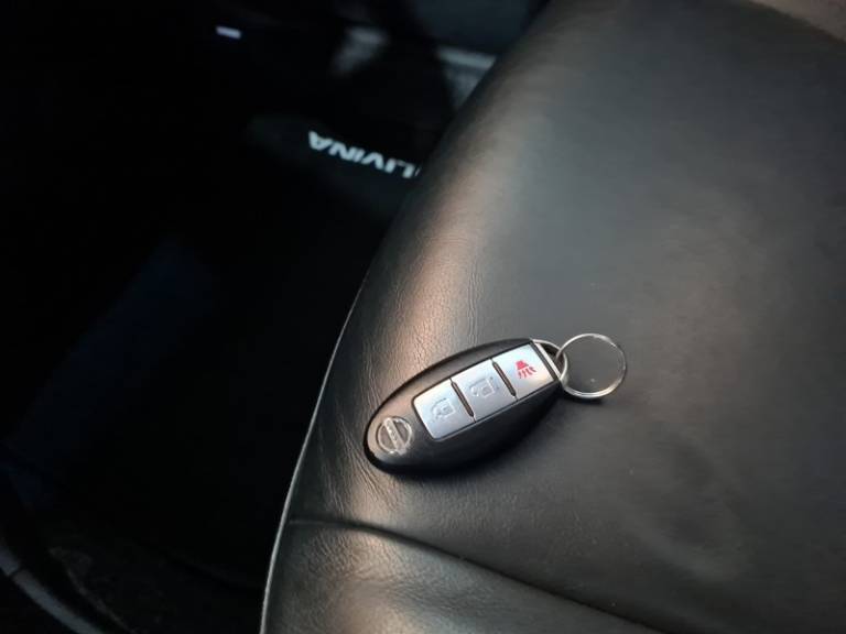 NISSAN - LIVINA - 2011/2012 - Vermelha - R$ 41.900,00