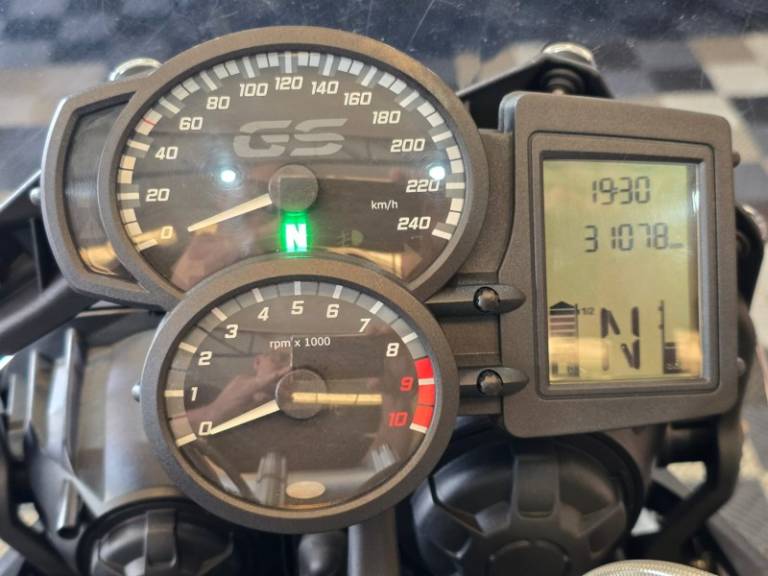 BMW - F 800 - 2013/2013 - Branca - R$ 41.500,00