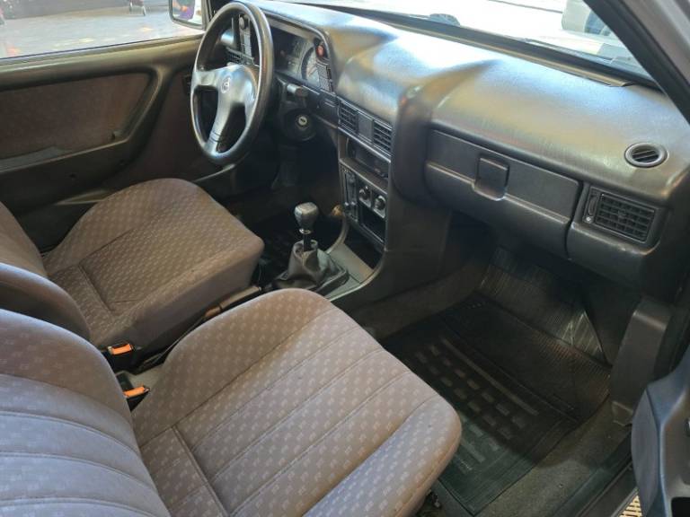 CHEVROLET - KADETT - 1998/1998 - Prata - R$ 24.900,00