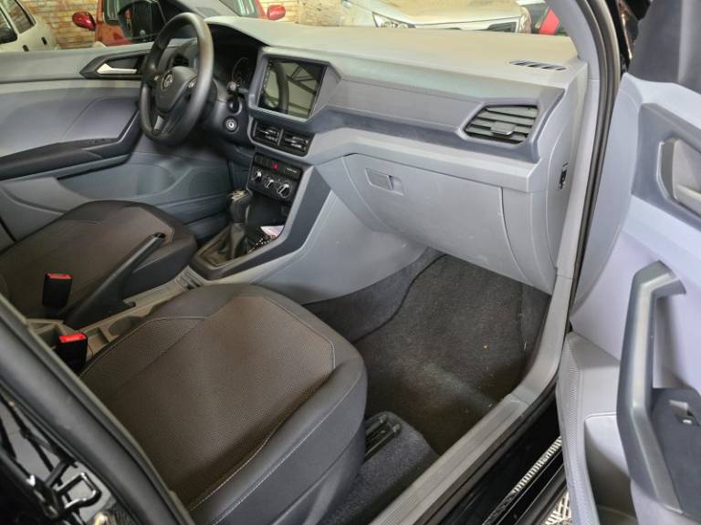 VOLKSWAGEN - T-CROSS - 2021/2021 - Preta - R$ 96.000,00