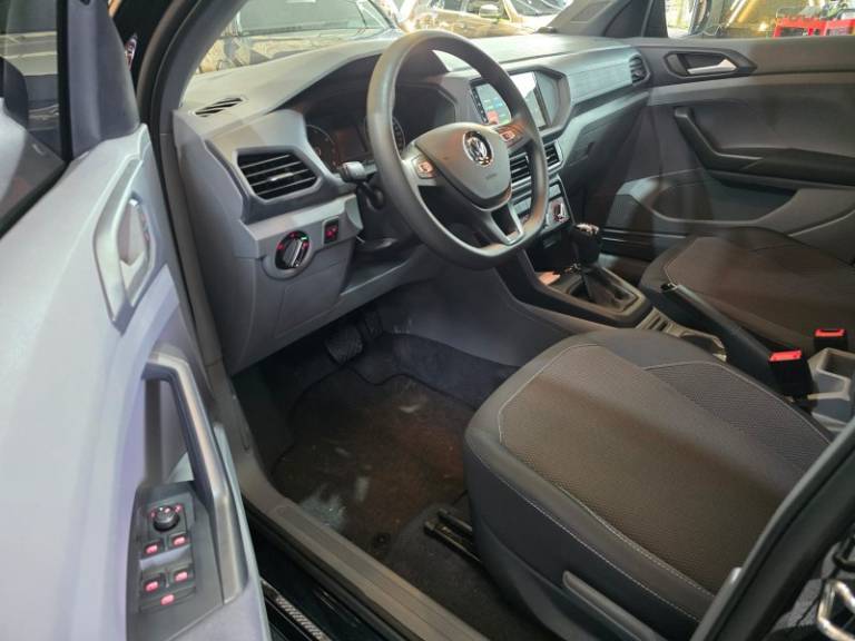VOLKSWAGEN - T-CROSS - 2021/2021 - Preta - R$ 96.000,00