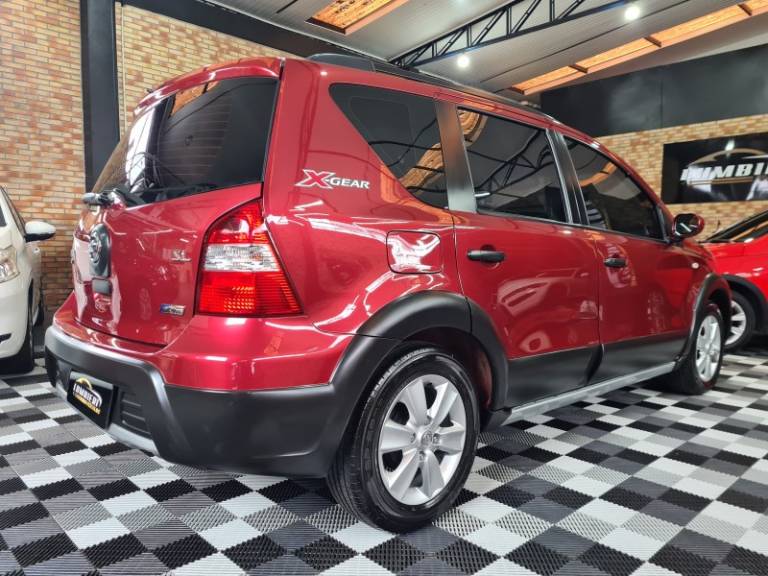 NISSAN - LIVINA - 2011/2012 - Vermelha - R$ 41.900,00