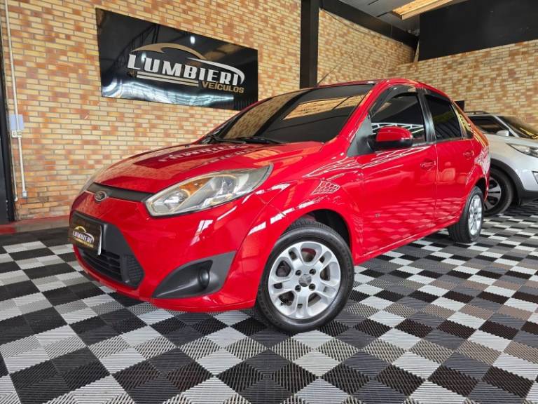 FORD - FIESTA - 2013/2014 - Vermelha - R$ 42.900,00