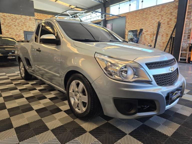 CHEVROLET - MONTANA - 2011/2012 - Prata - R$ 41.900,00