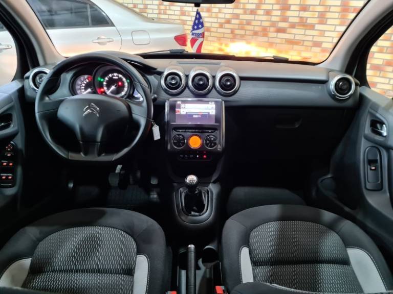CITROËN - C3 - 2016/2017 - Branca - R$ 45.900,00