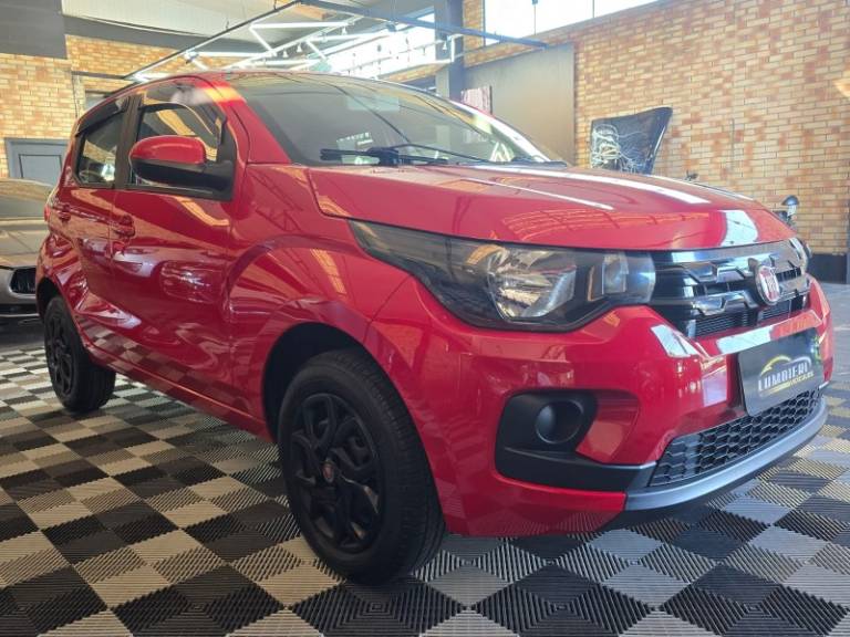 FIAT - MOBI - 2017/2018 - Vermelha - R$ 43.900,00