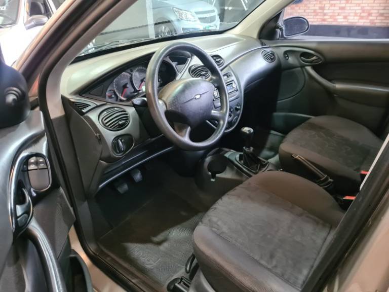 FORD - FOCUS - 2008/2008 - Prata - R$ 27.900,00