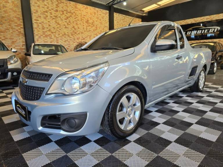 CHEVROLET - MONTANA - 2011/2012 - Prata - R$ 41.900,00