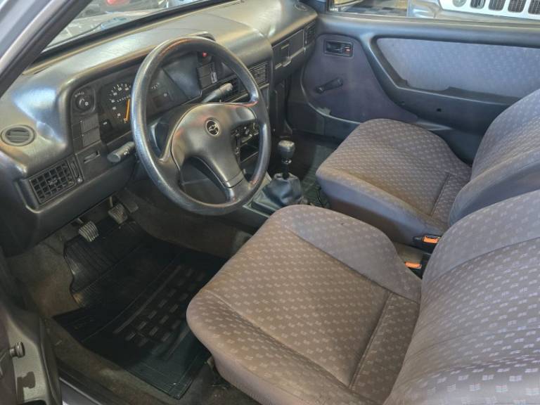 CHEVROLET - KADETT - 1998/1998 - Prata - R$ 24.900,00