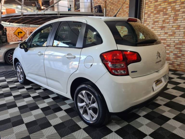 CITROËN - C3 - 2016/2017 - Branca - R$ 45.900,00