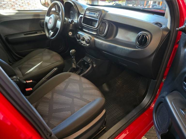 FIAT - MOBI - 2017/2018 - Vermelha - R$ 43.900,00