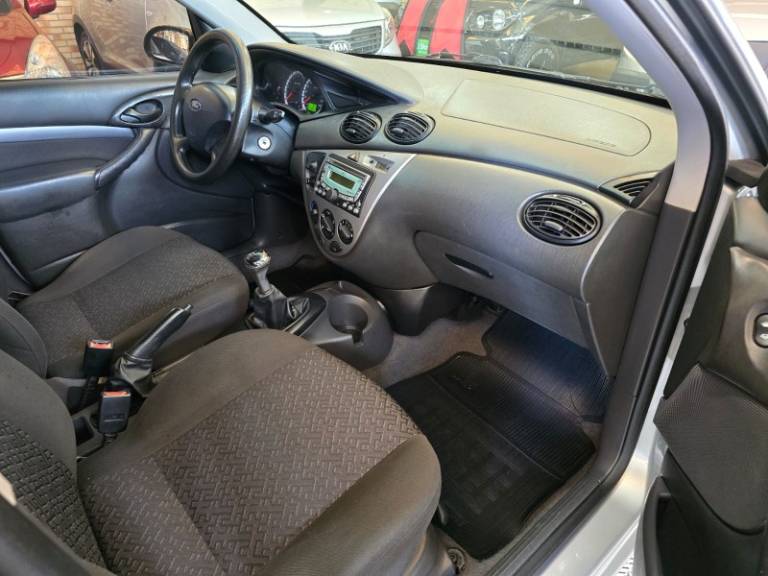 FORD - FOCUS - 2008/2008 - Prata - R$ 31.900,00